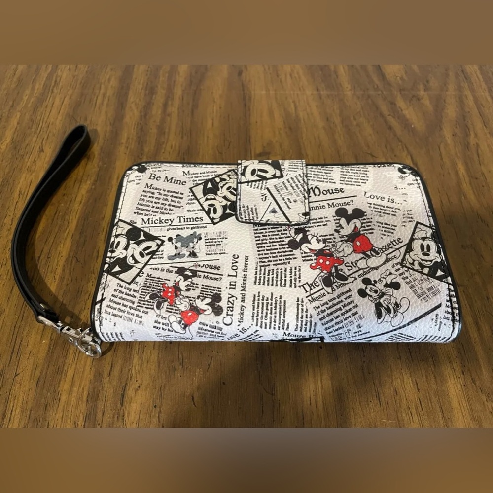 Disney Mickey & Minnie Mouse Crazy In Love Newsprint Wallet/Clutch!